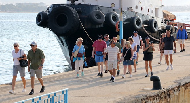 İngiliz turistler Alanya'ya kruvaziyerle geldi