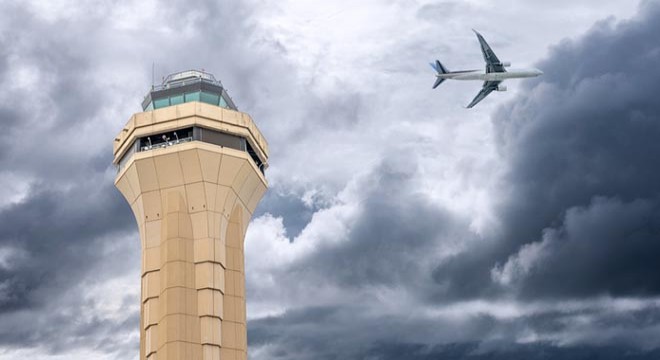 İran'da hava sahası uçuşlara yeniden açıldı