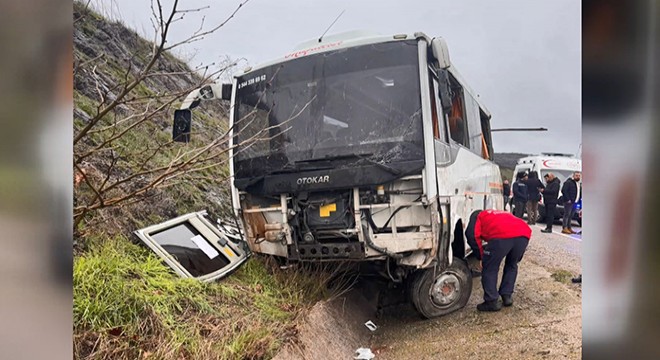 İşçi servis midibüsü kaza yaptı: 4'ü ağır, 25 yaralı