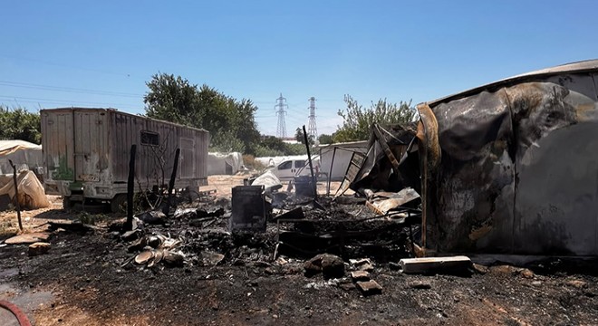 Antalya Serik'te işçilerin konteynerleri yandı