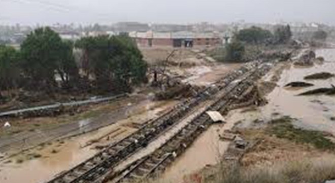 İspanya'da 8 bölgede sel alarmı verildi