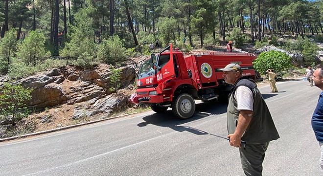 Isparta Sütçüler'de bu kez TIR'da başlayan yangın, ormana sıçradı