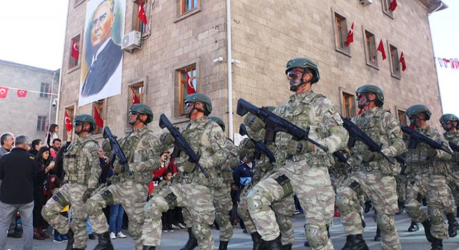 Isparta'da 29 Ekim coşkuyla kutlandı