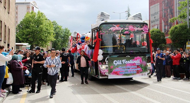 Isparta'da Gül Festivali kortejle başladı