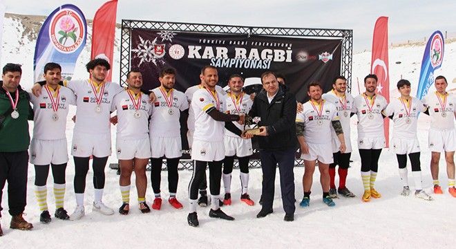 Isparta'da Kar Ragbi Şampiyonası düzenlendi