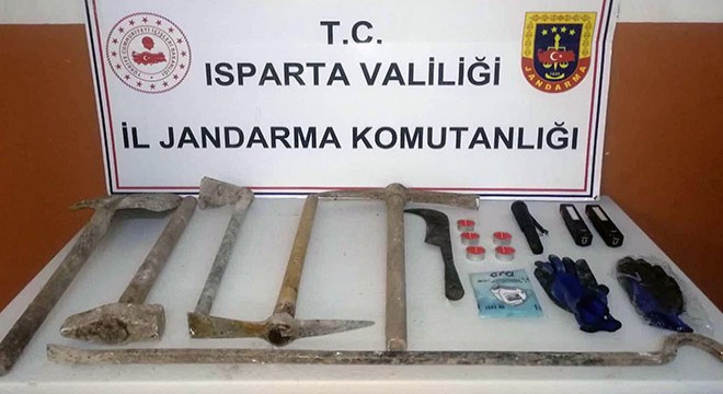 Isparta'da kaçak kazıya suçüstü