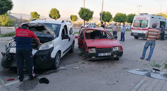 Isparta'da kaza: 3 yaralı