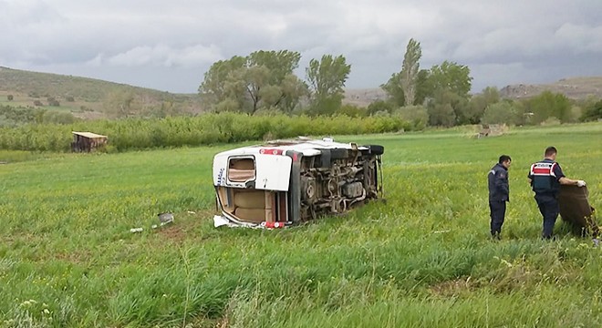 Isparta'da minibüs devrildi: 1 ölü, 5 yaralı