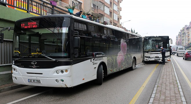 Isparta'da otobüsler çarpıştı