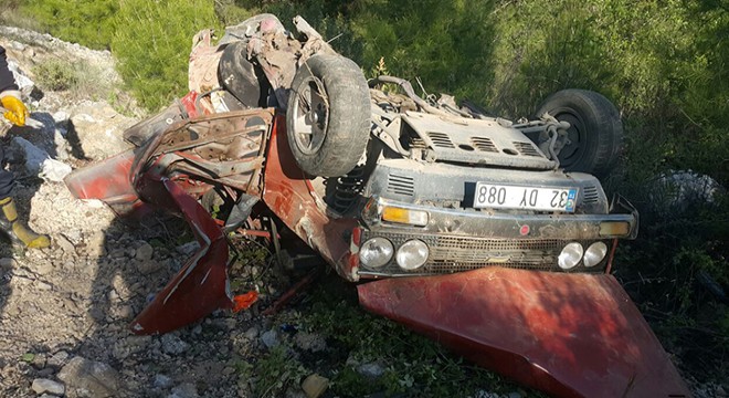 Isparta'da otomobil şarampole yuvarlandı