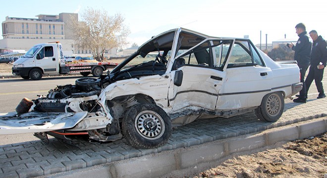Isparta'da otomobiller çarpıştı: 4 yaralı