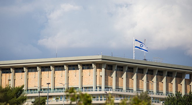 İsrail'de koalisyon ortağı hükümetten çekildi