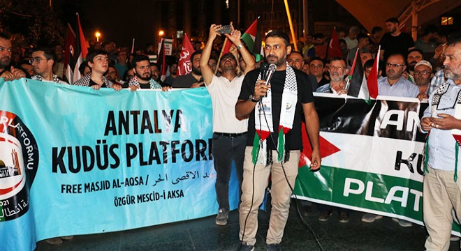 İsrail'in Gazze'ye saldırıları Antalya'da protesto edildi