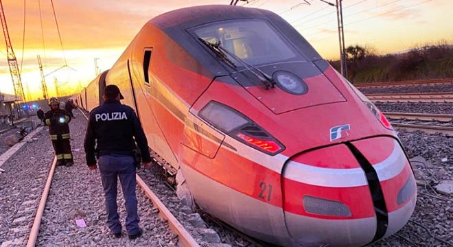 İtalya’da hızlı tren raydan çıktı: 2 ölü, 30 yaralı