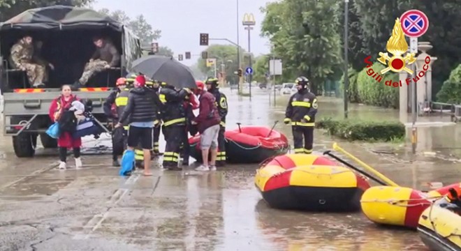 İtalya’da sel: 400 itfaiye eri müdahale ediyor