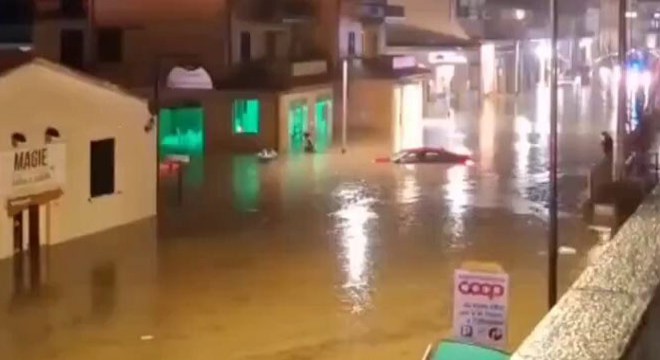 İtalya'da şiddetli yağış, sel ve taşkınlara yol açtı