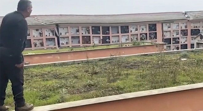 İtalya’da toprak kayması anı kamerada