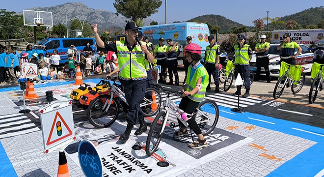 Jandarmadan Antalya'da uygulamalı trafik eğitimi