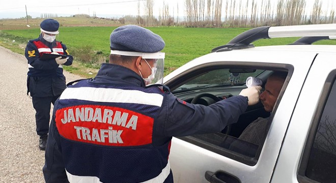 Jandarmadan maske ve mesafe denetimi