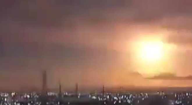 Japonya'da atmosfere giren göktaşı gökyüzünü aydınlattı