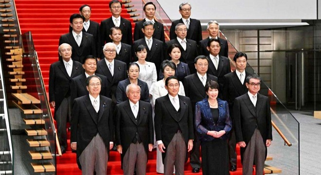 Japonya'da hükümet krizi: 4 bakan istifa etti