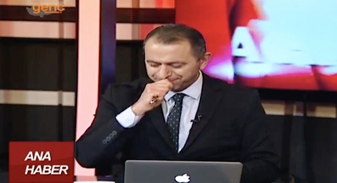 KKTC’de ana haber spikerinin ağzına sinek kaçtı