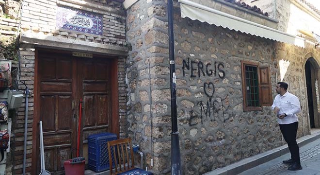 Kaderine terk edilen türbe için validen 'restorasyon' talimatı