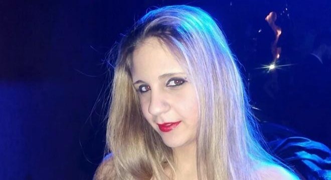 Kadın cinayetlerine 'kırmızı ayakkabılı' protesto