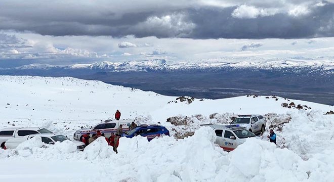 Kadın dağcının cenazesi, Ağrı Dağı'ndan indirildi