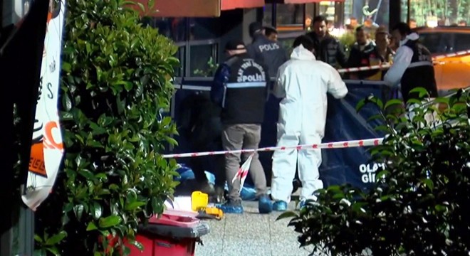 Kafede silahlı çatışma: 1 ölü 1 yaralı