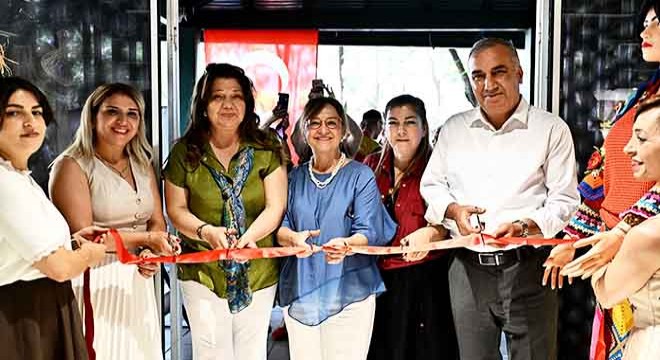 ''Kainatın Kültür Atlası'' Antalyalı sanatseverlerle buluştu