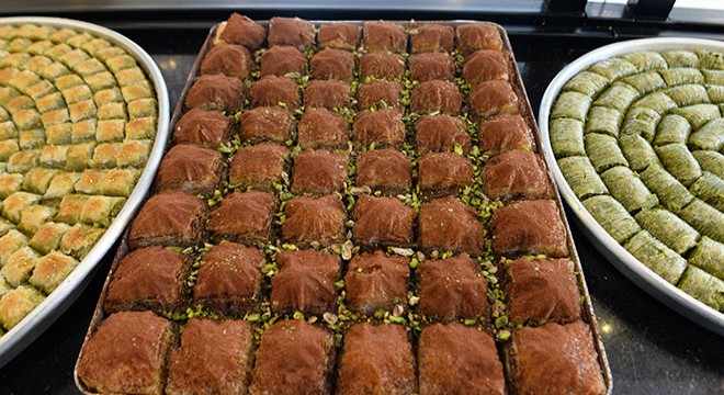 Kakaolu baklava, güllaca rakip oldu