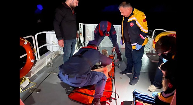 Kaleköy'de rahatsızlanan kişi Sahil Güvenlik botuyla tahliye edildi