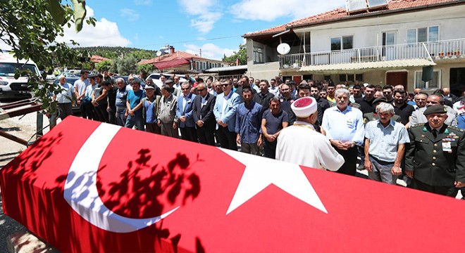 Kalp krizinden vefat eden asteğmen toprağa verildi