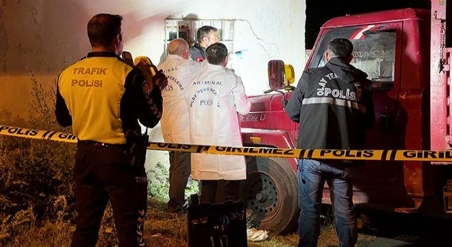 Kamyonet ile ev arasında sıkışan Ayaz öldü