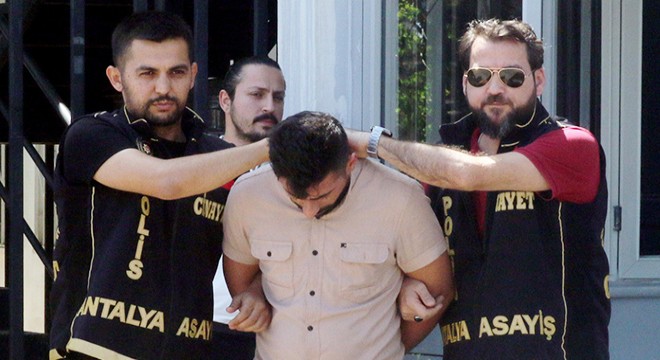 Kamyonetle çarptığı 2 kişiden 1'ini öldüren, diğerini yaralayan sanığa müebbet