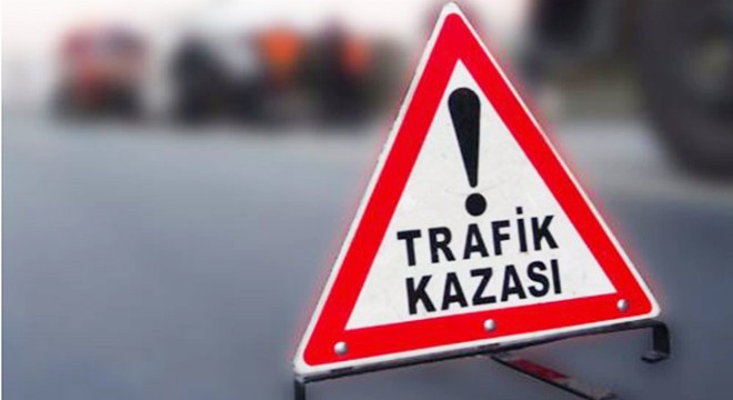 Kamyonetle otomobil çarpıştı: 1 ölü, 1 yaralı