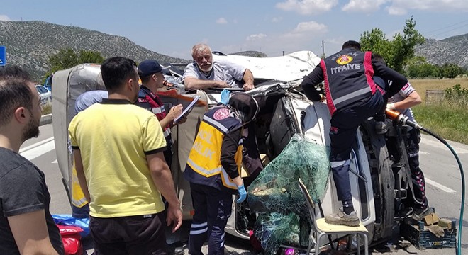 Kamyonetler çarpıştı: 2 yaralı