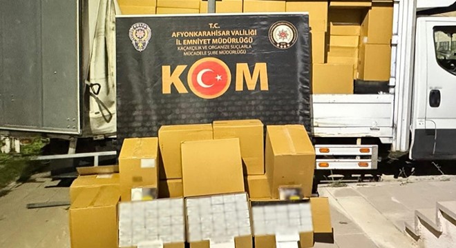 Kamyonetten 3,3 milyon makaron çıktı