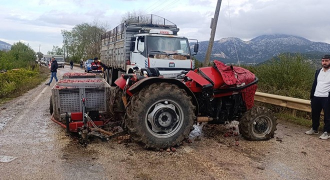 Kamyonla traktör çarpıştı: 1 yaralı