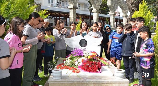 Mahra, ölüm yıl dönümünde mezarı başında anıldı