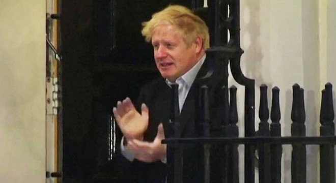 Karantina altında olan Boris Johson ilk kez görüntülendi