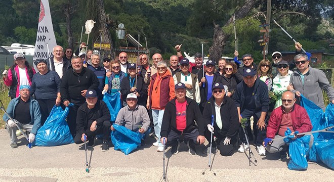 Karavan tutkunlarından Olimpos'ta çevre temizliği