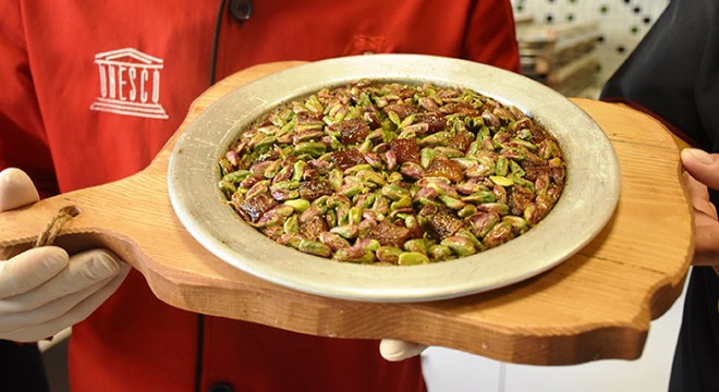 Kayısılı künefe yaptı, talebe yetişemiyor