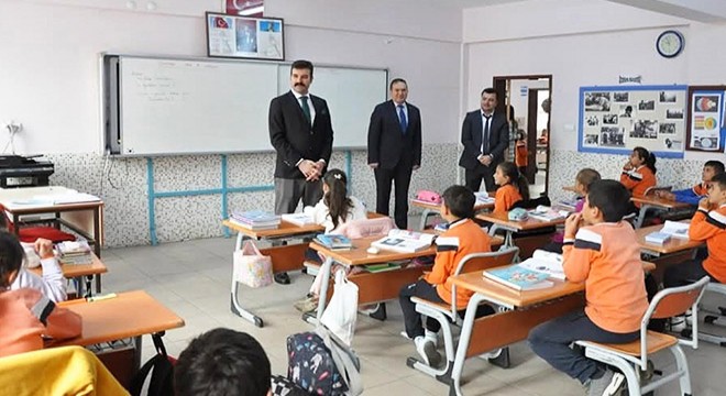 Sandıklı Kaymakamı'ndan köy okullarına ziyaret