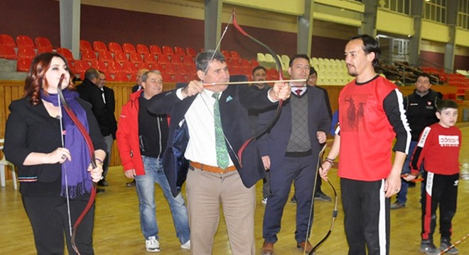 Kaymakamdan yaylı ok atış kursuna ziyaret