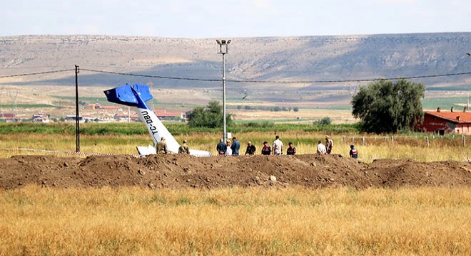 Kaza kırıma uğrayan uçağın enkazı kaldırılıyor