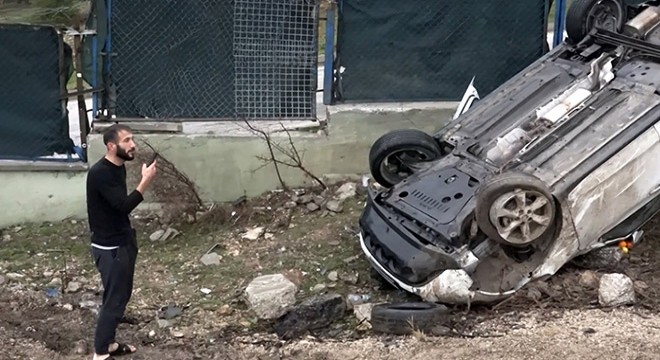 Kaza yapan polis, annesini görüntülü arayıp teselli etti