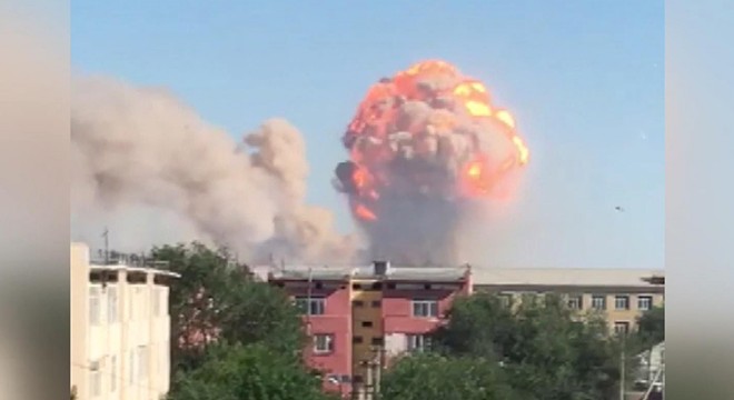 Kazakistan’da orduya ait depoda art arda patlama