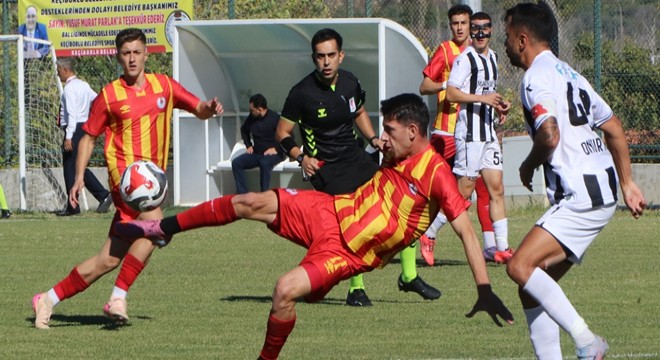 Keçiborlu, evinde berabere kaldı